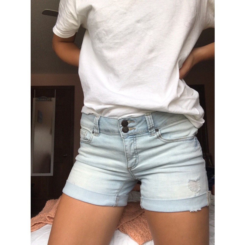 LIGHTWASH DENIM MIDI SHORTS